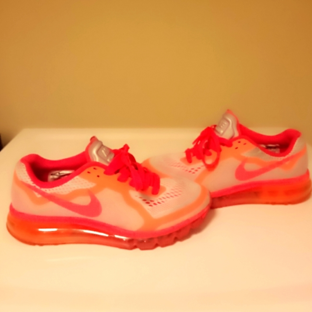 Like New 2014 Nike Air Max Sz.7y 631331-003
